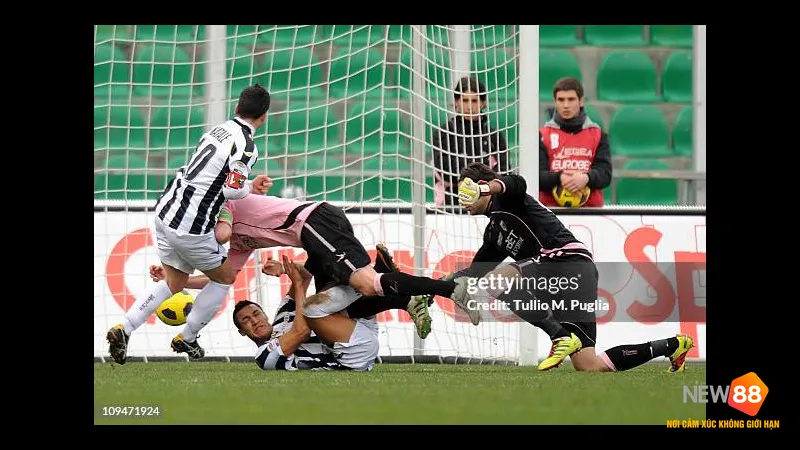 Hành động trong trận đấu giữa Udinese và Palermo